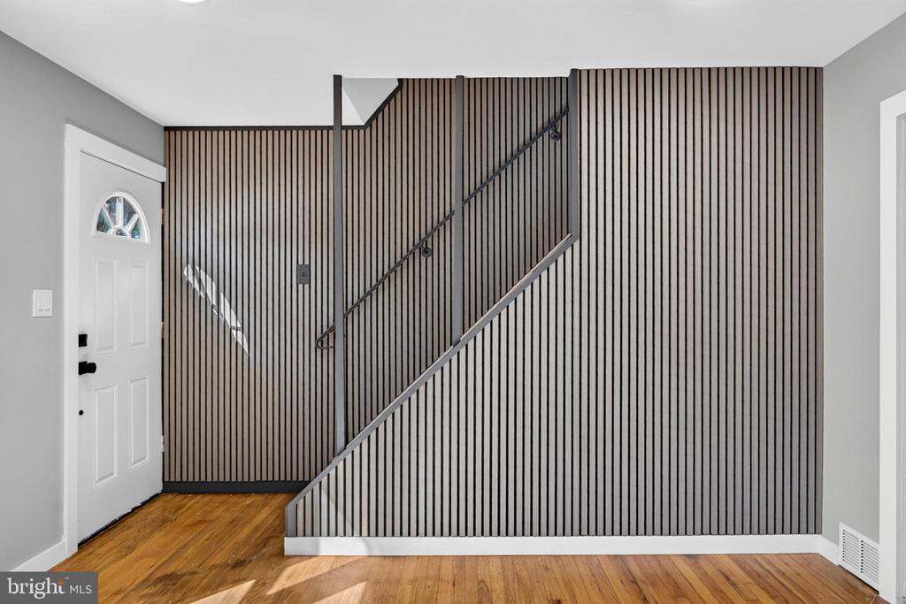 109 WHITE HORSE ROAD E