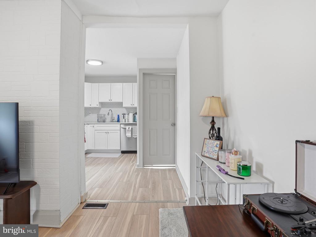 100 POTTER STREET Unit: 6
