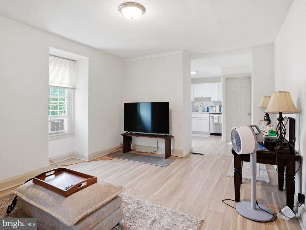 100 POTTER STREET Unit: 6