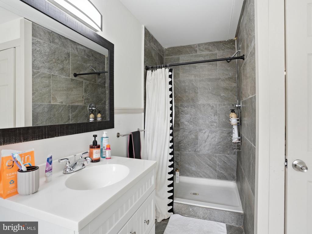 100 POTTER STREET Unit: 6