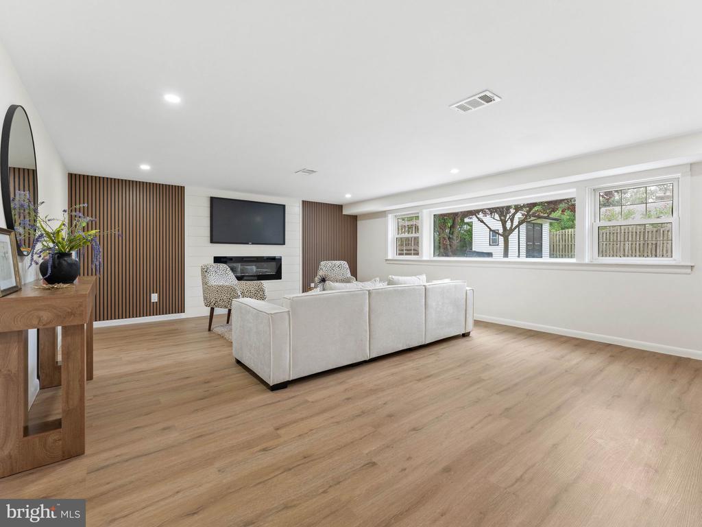 1106 YORK ROAD