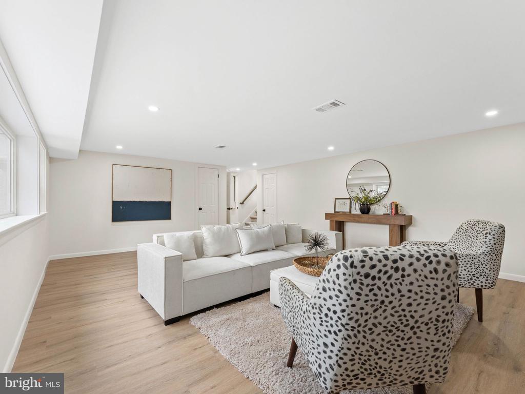 1106 YORK ROAD
