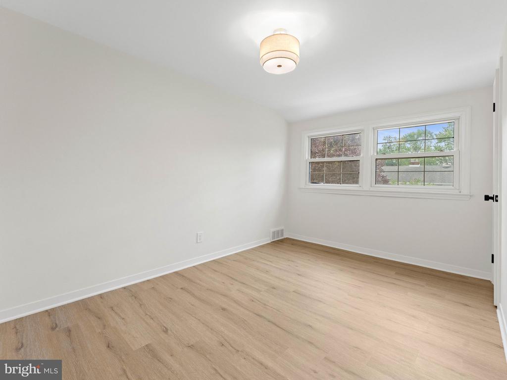 1106 YORK ROAD