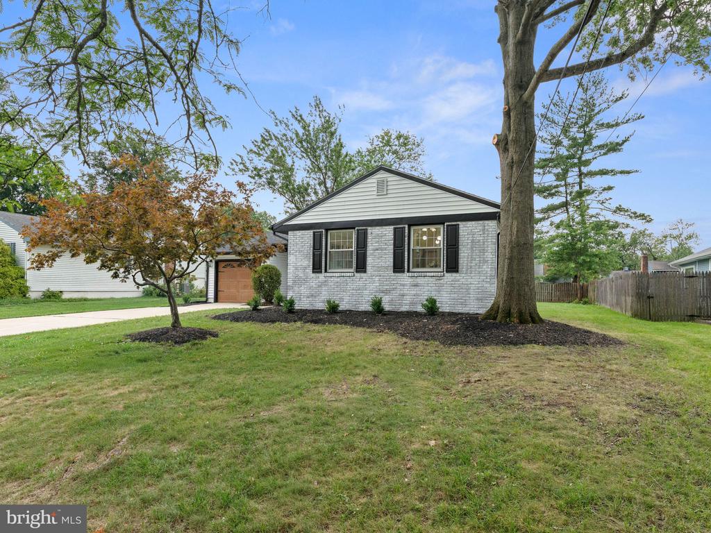 1106 YORK ROAD