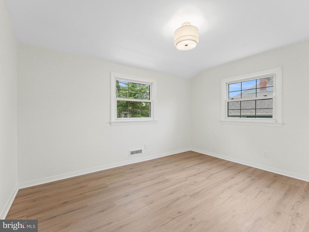 1106 YORK ROAD