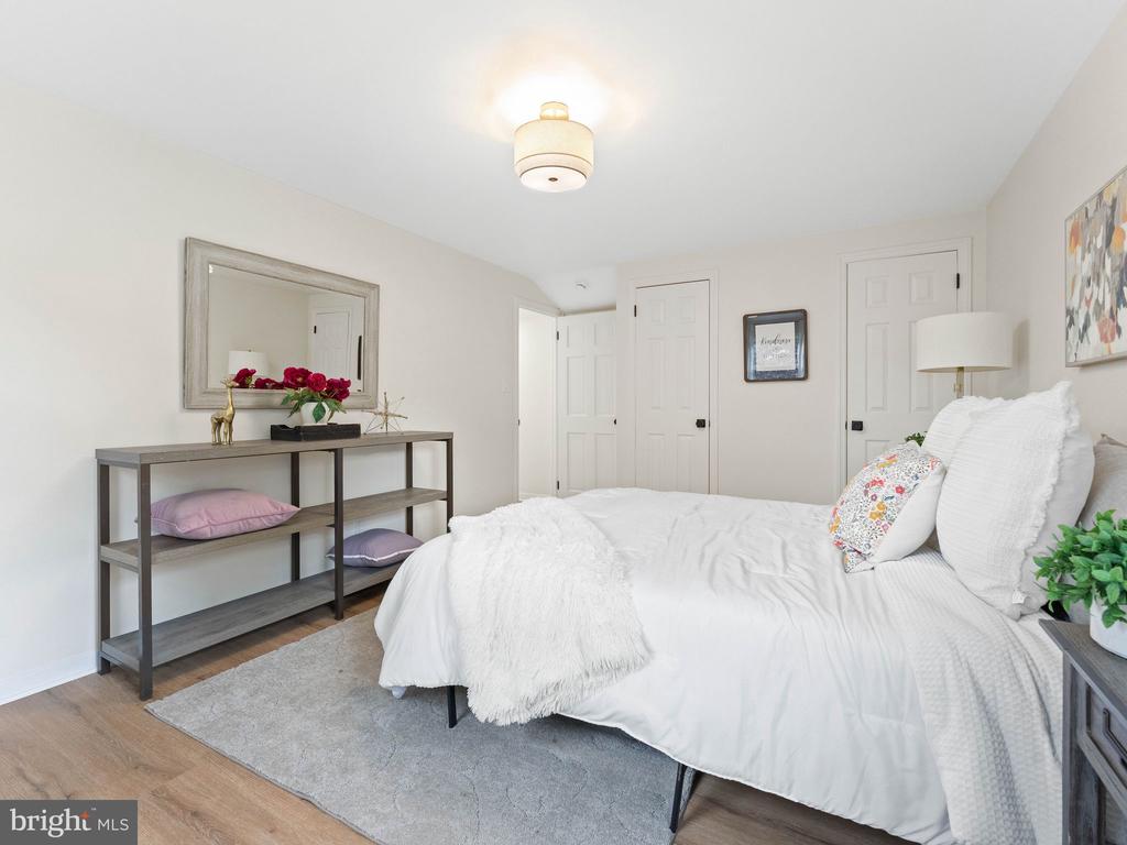 1106 YORK ROAD