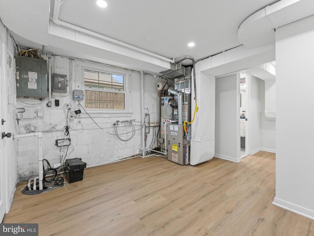 1106 YORK ROAD
