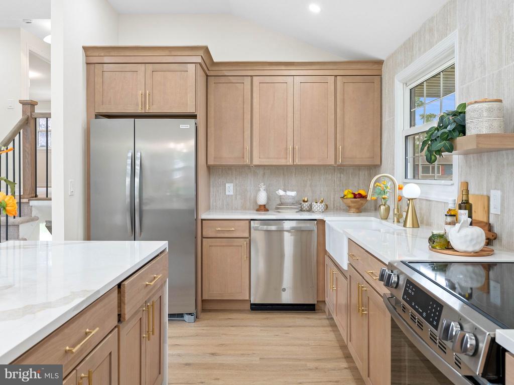 1106 YORK ROAD