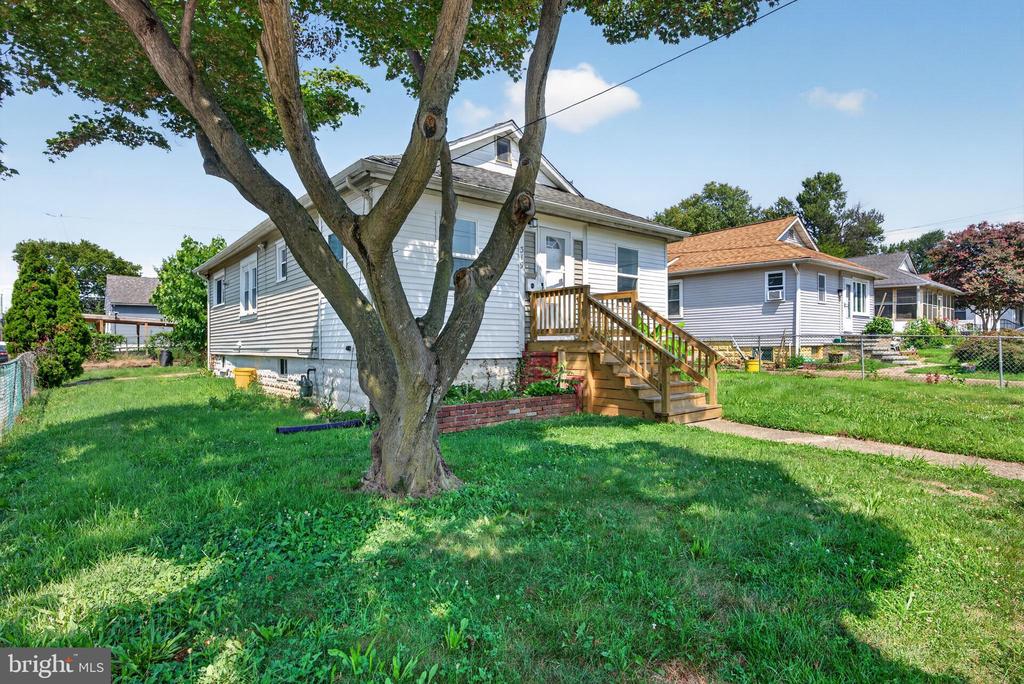 319 LAUREL AVENUE