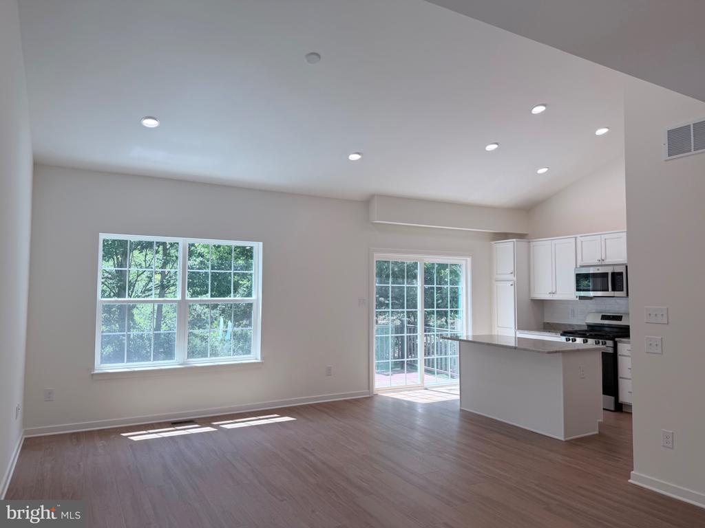 307 HIDDEN DRIVE