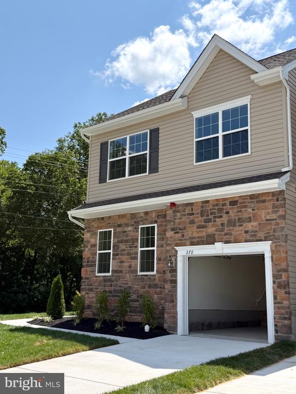 307 HIDDEN DRIVE
