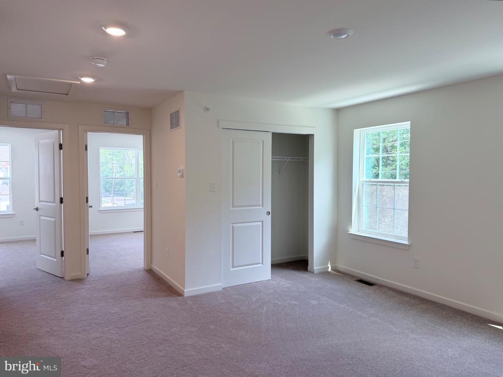307 HIDDEN DRIVE