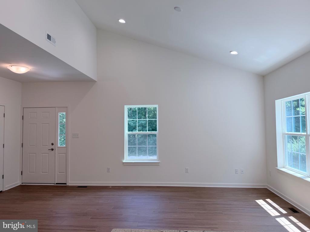 307 HIDDEN DRIVE