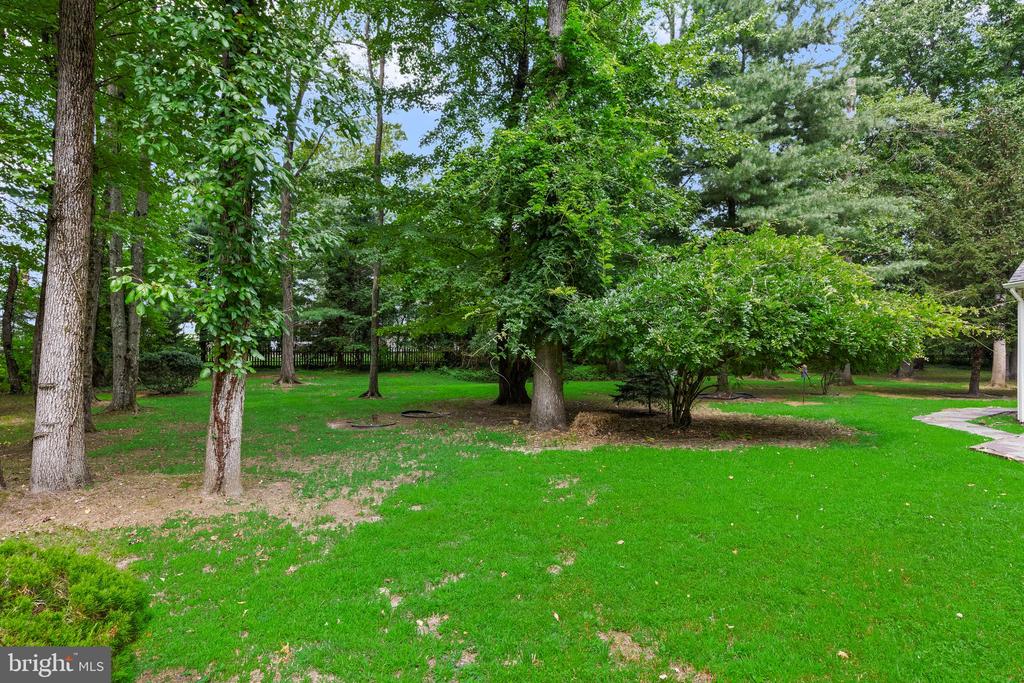 1226 KAY DRIVE W