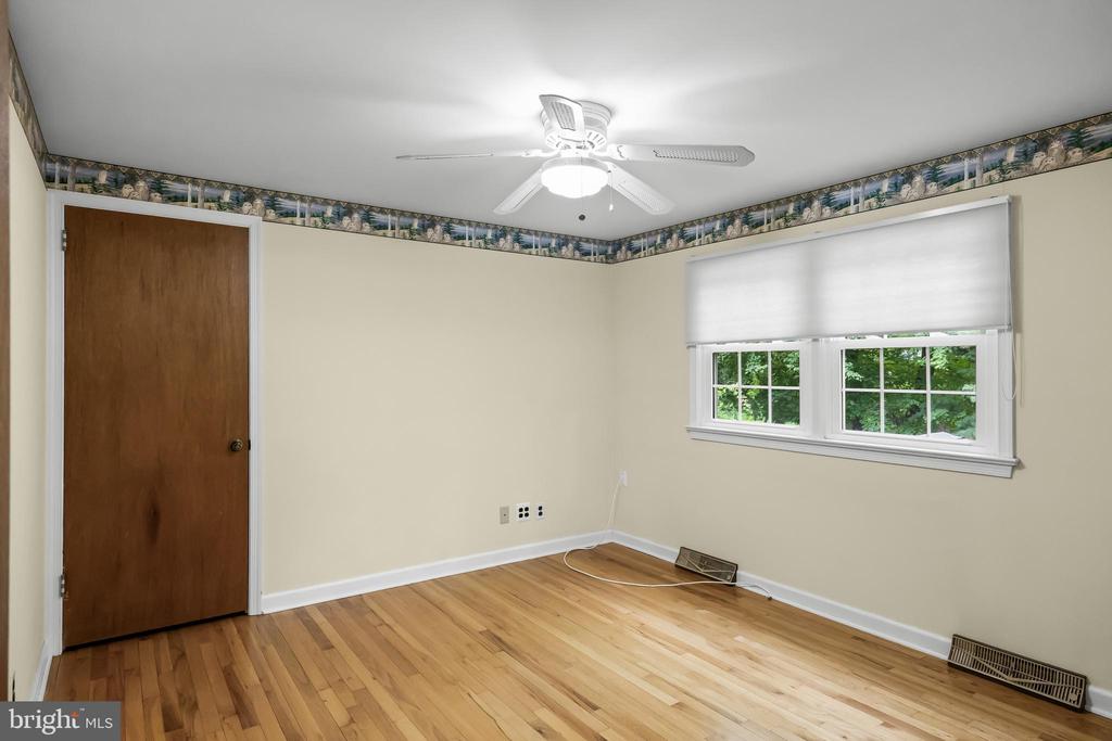 1226 KAY DRIVE W