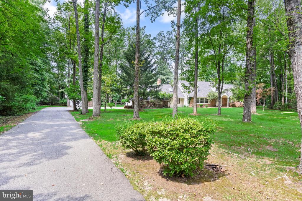 1226 KAY DRIVE W