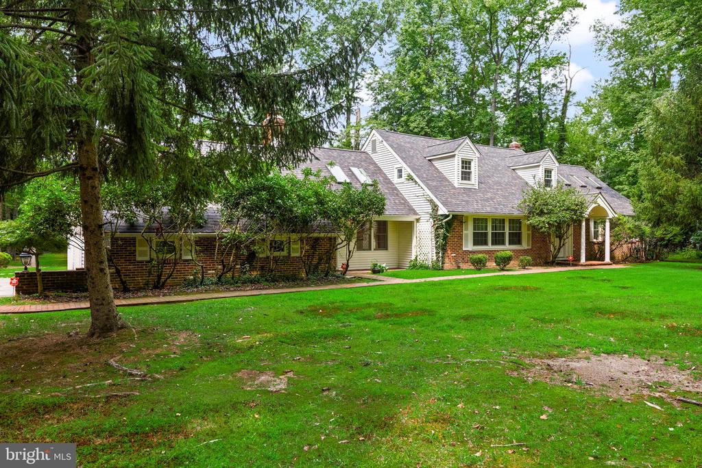 1226 KAY DRIVE W