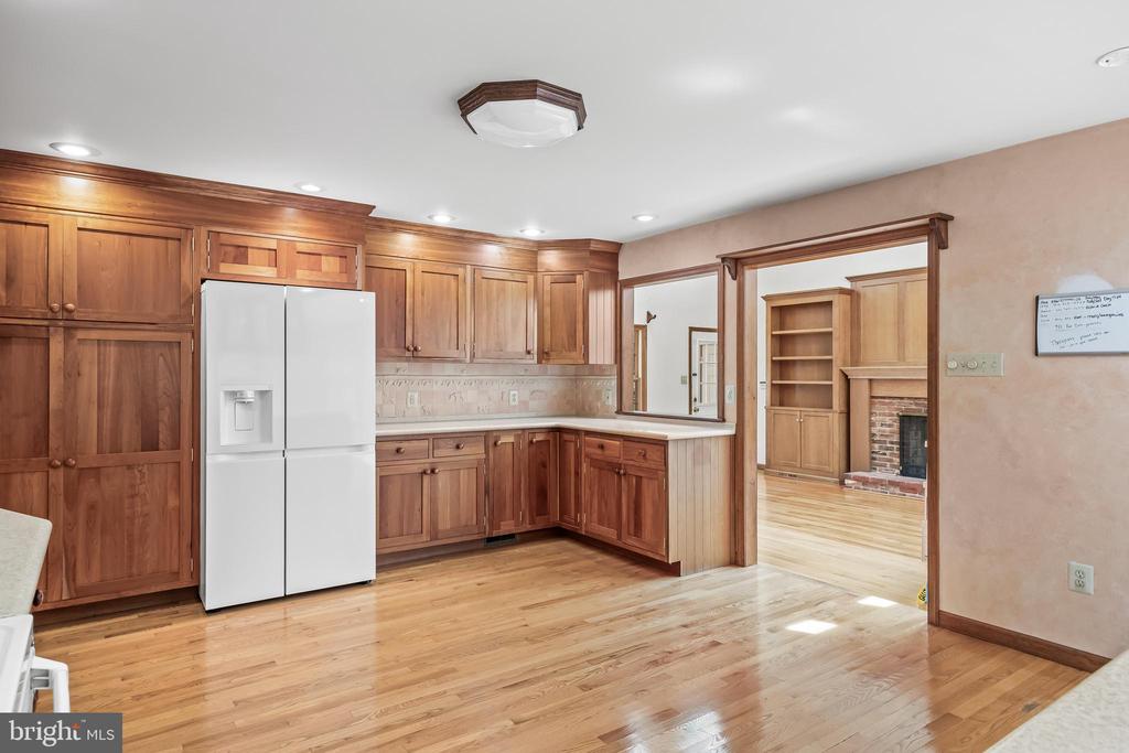 1226 KAY DRIVE W
