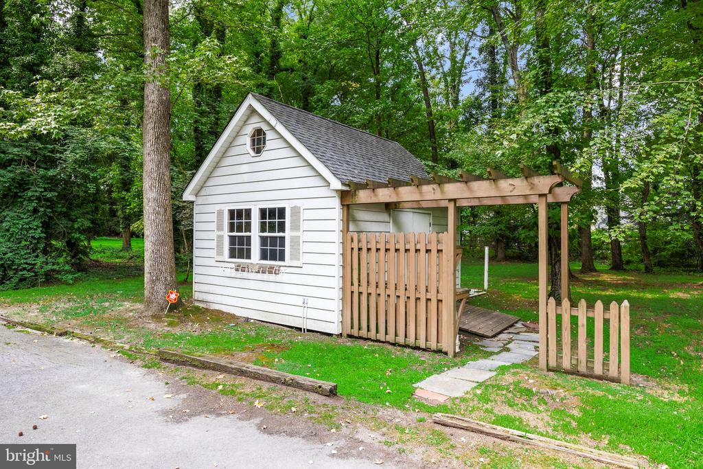 1226 KAY DRIVE W
