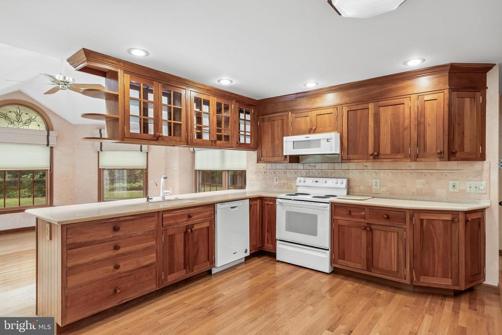 1226 KAY DRIVE W