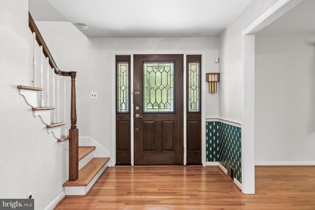 1226 KAY DRIVE W