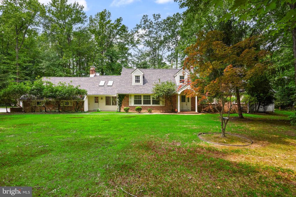 1226 KAY DRIVE W