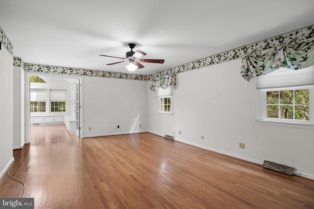 1226 KAY DRIVE W