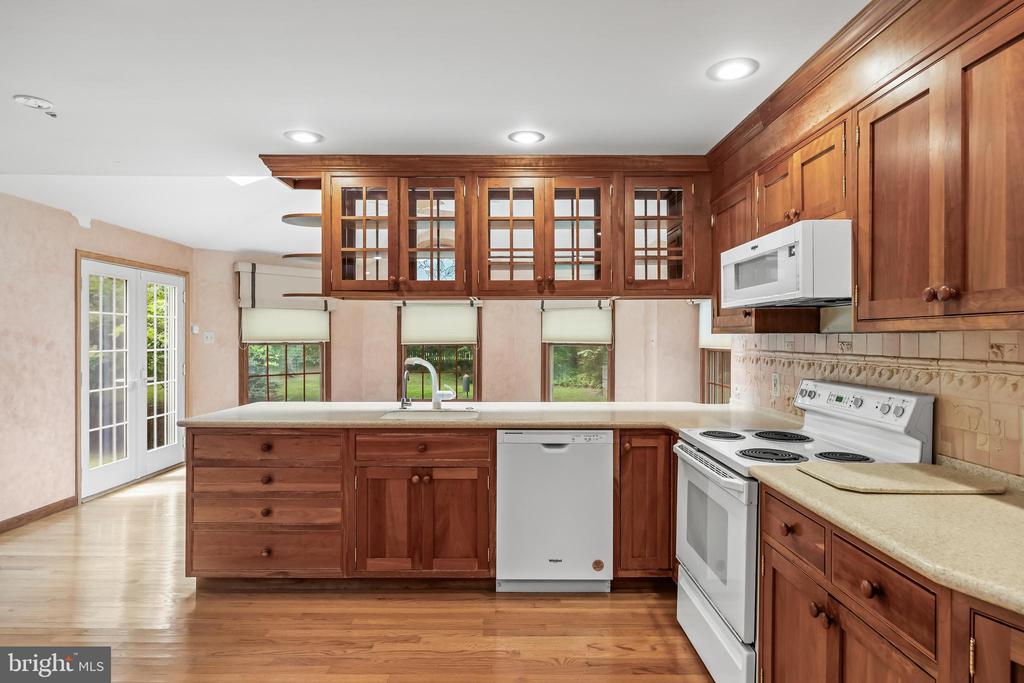 1226 KAY DRIVE W