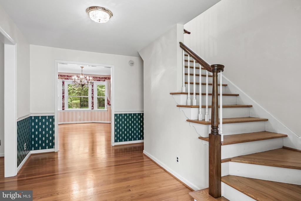 1226 KAY DRIVE W