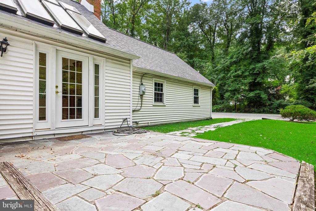 1226 KAY DRIVE W