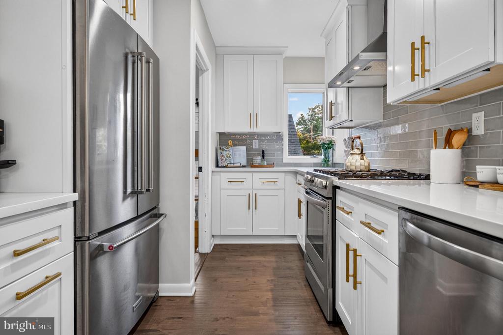 59 E COLLINGSWOOD AVENUE