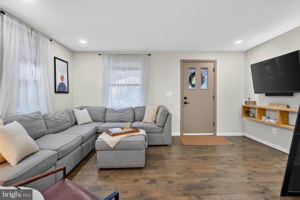 59 E COLLINGSWOOD AVENUE
