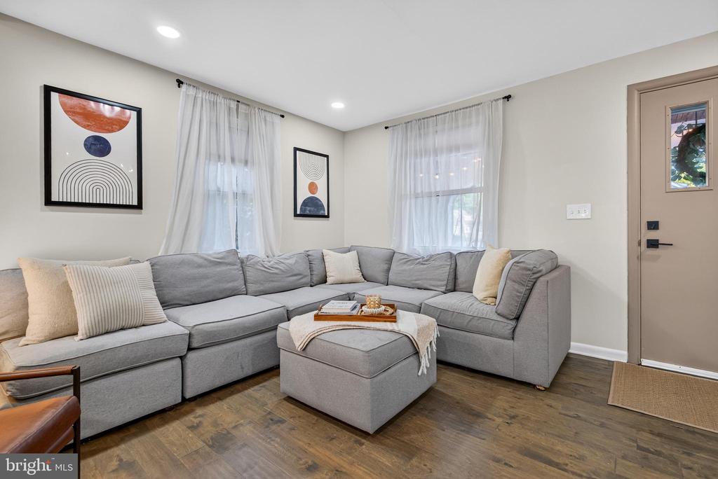 59 E COLLINGSWOOD AVENUE