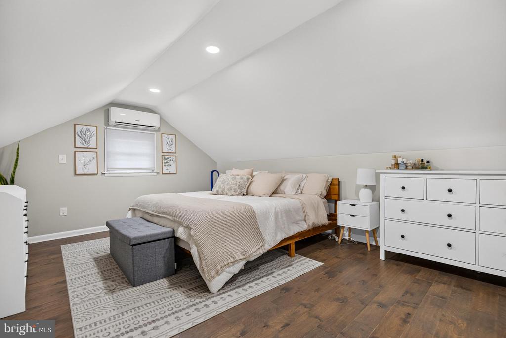 59 E COLLINGSWOOD AVENUE
