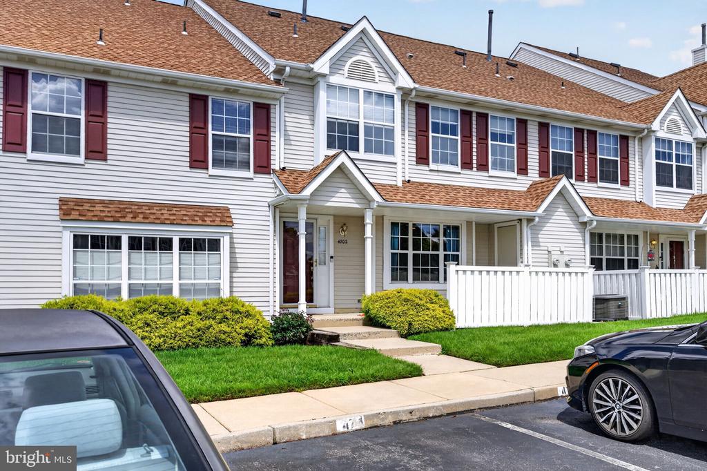 4702 ABERDEEN LANE