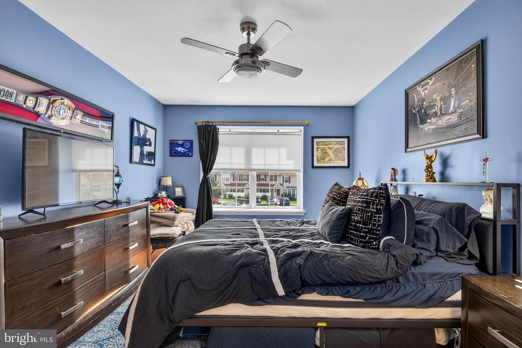 4702 ABERDEEN LANE