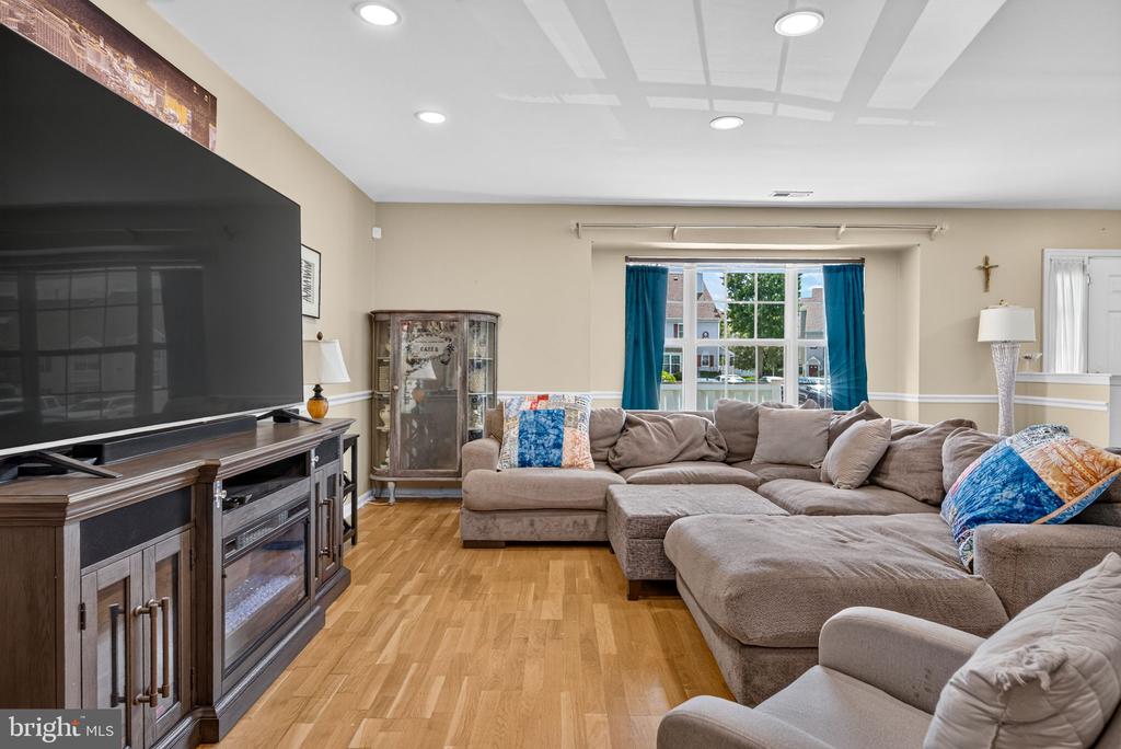 4702 ABERDEEN LANE