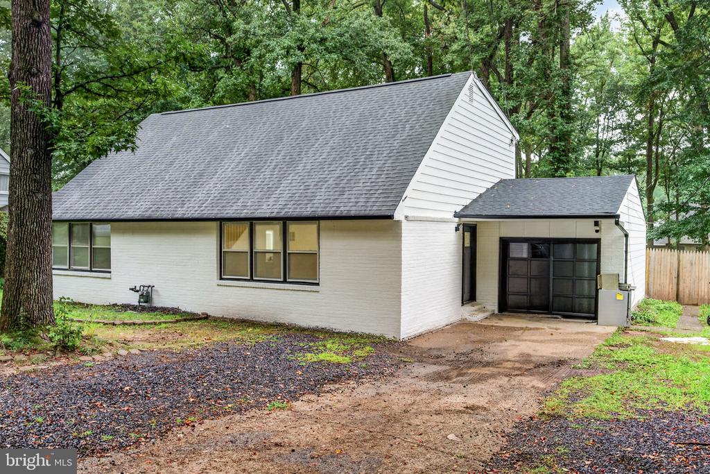 1923 CHAPEL AVENUE W