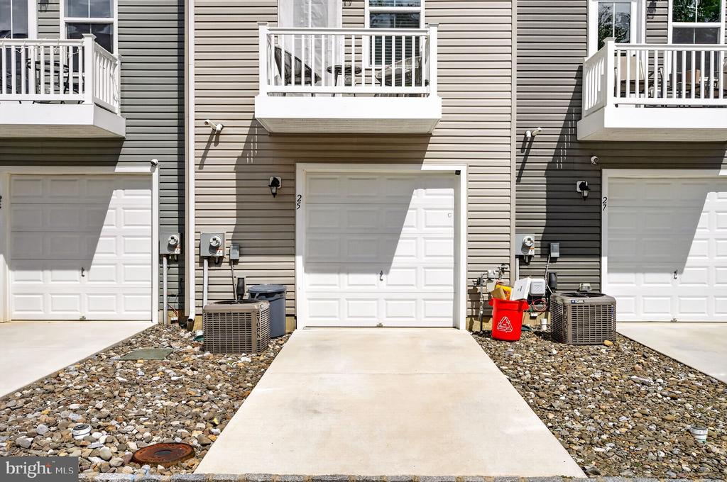 25 SIDNEY LANE