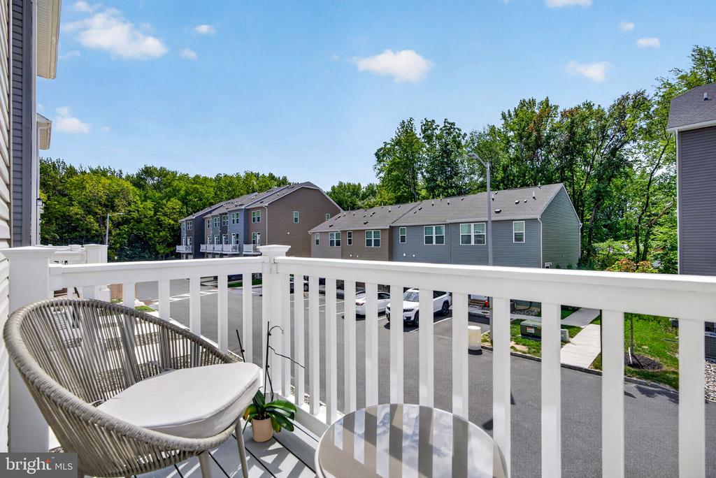 25 SIDNEY LANE
