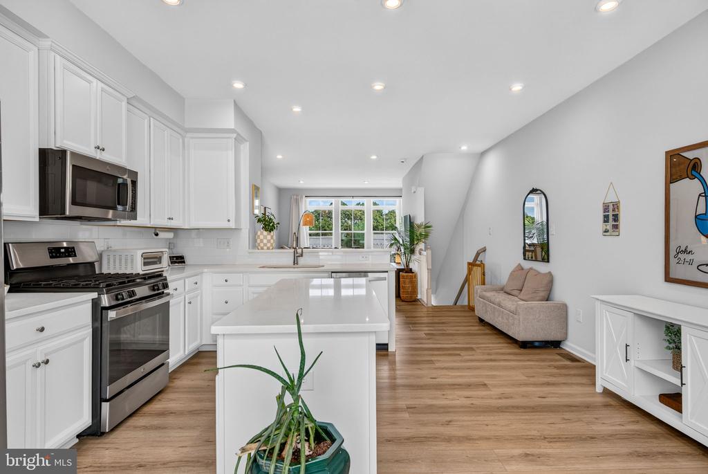 25 SIDNEY LANE