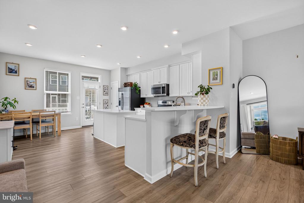 25 SIDNEY LANE