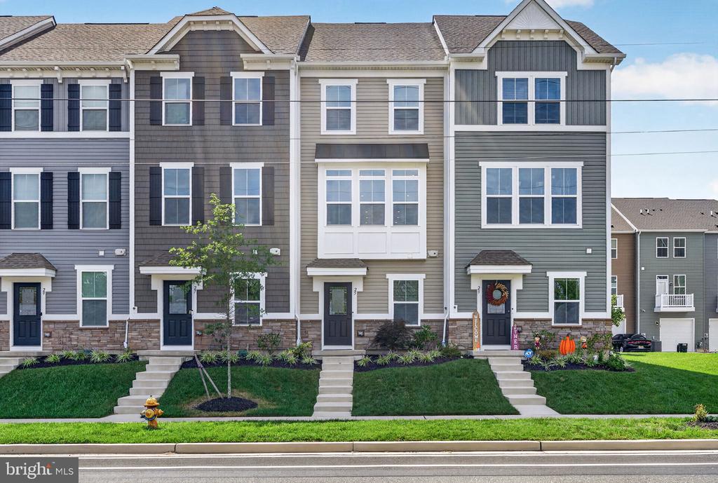 25 SIDNEY LANE