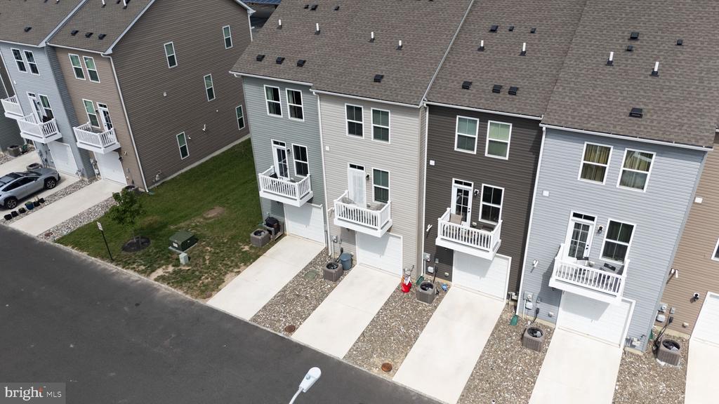 25 SIDNEY LANE