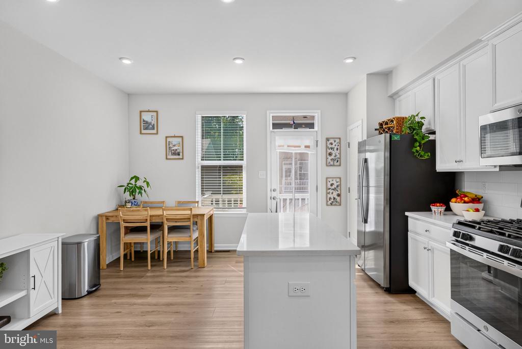 25 SIDNEY LANE