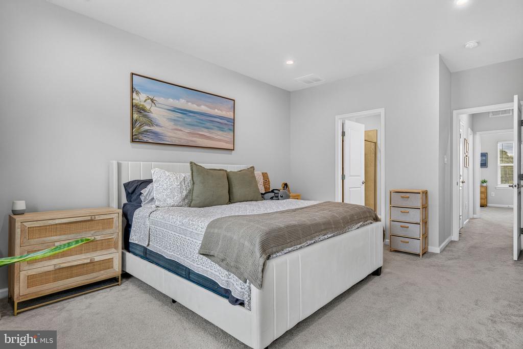 25 SIDNEY LANE