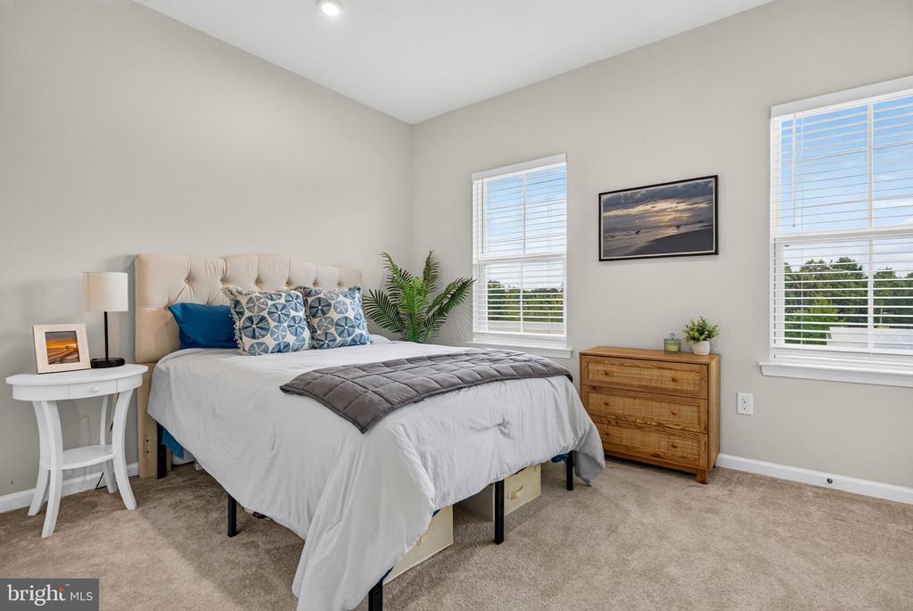 25 SIDNEY LANE
