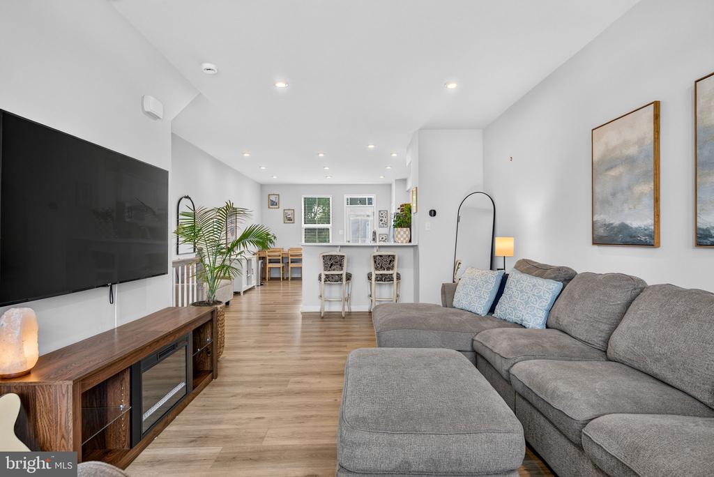 25 SIDNEY LANE
