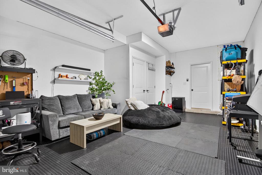 25 SIDNEY LANE