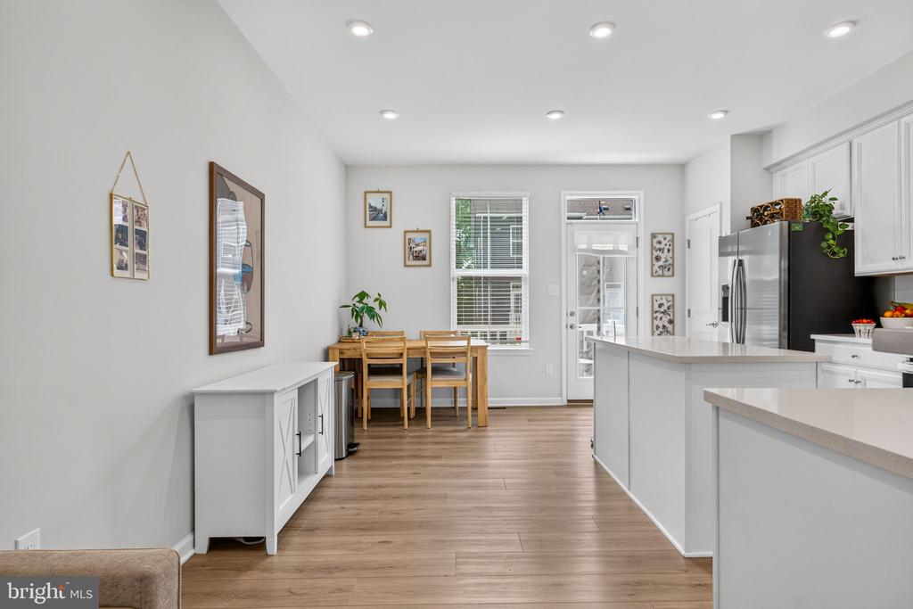 25 SIDNEY LANE